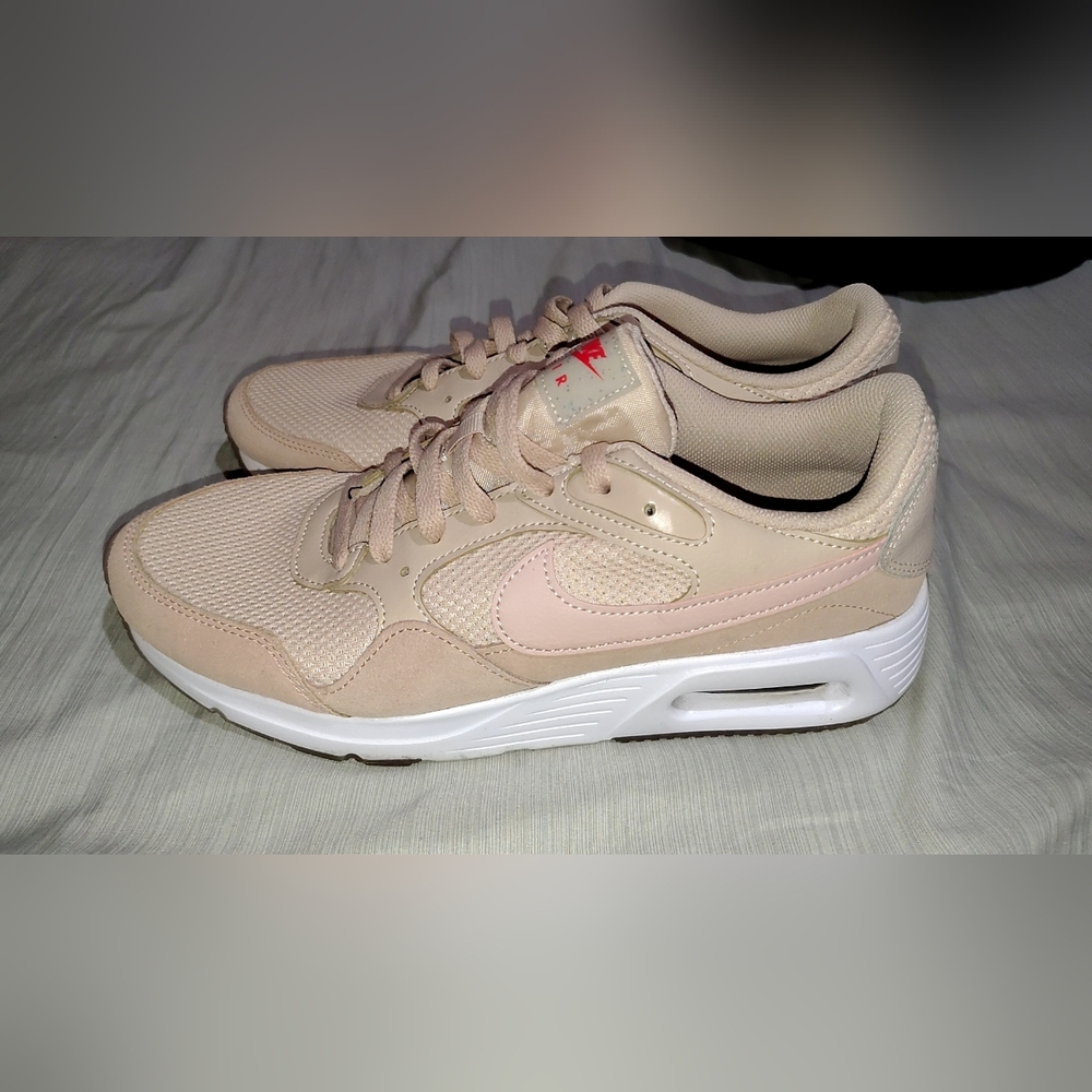 Nike Women's Beige Sneakers - Picture 4 of 8